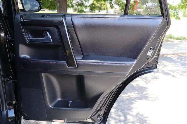 Photo of 2018 Midnight Black Metallic Toyota 4Runner