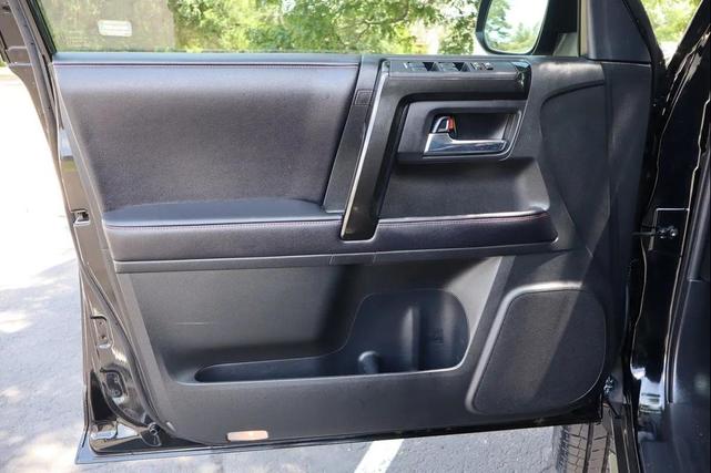 Photo of 2018 Midnight Black Metallic Toyota 4Runner