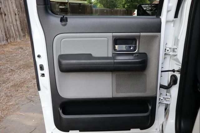 Photo of 2005 Oxford White Clearcoat Ford F-150