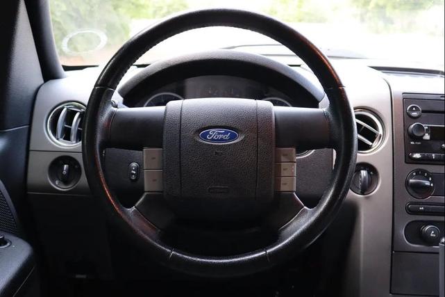Photo of 2005 Oxford White Clearcoat Ford F-150