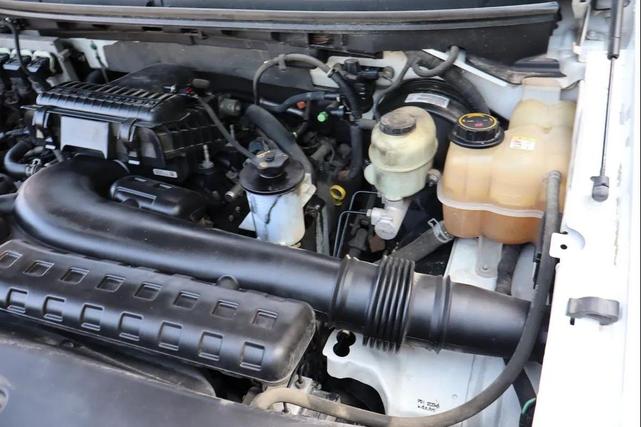 Photo of 2005 Oxford White Clearcoat Ford F-150