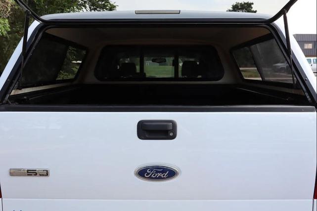 Photo of 2005 Oxford White Clearcoat Ford F-150