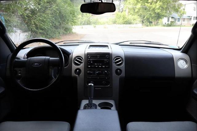 Photo of 2005 Oxford White Clearcoat Ford F-150