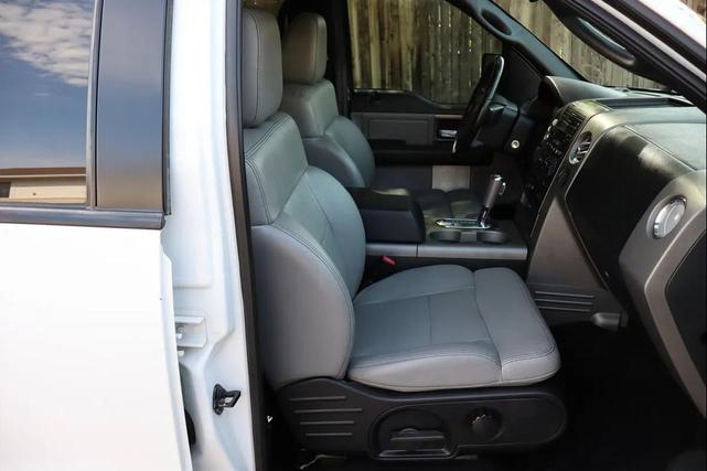 Photo of 2005 Oxford White Clearcoat Ford F-150