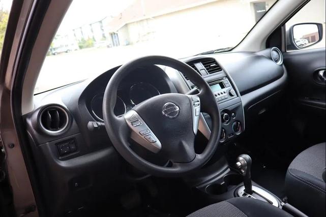 Photo of 2015 Silver Nissan Versa
