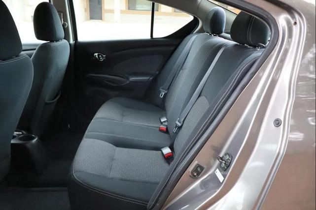 Photo of 2015 Silver Nissan Versa