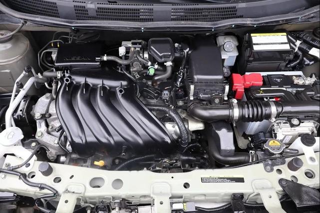 Photo of 2015 Silver Nissan Versa