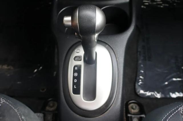 Photo of 2015 Silver Nissan Versa