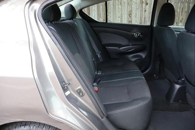 Photo of 2015 Silver Nissan Versa