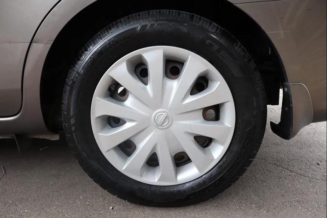 Photo of 2015 Silver Nissan Versa
