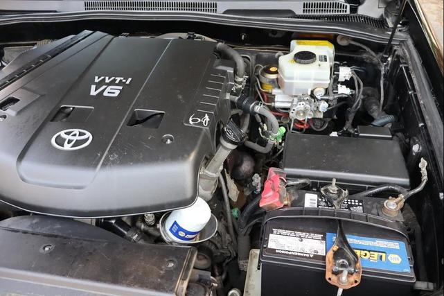 Photo of 2004 Black Toyota 4Runner