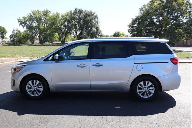 Photo of 2015 Bright Silver Kia Sedona