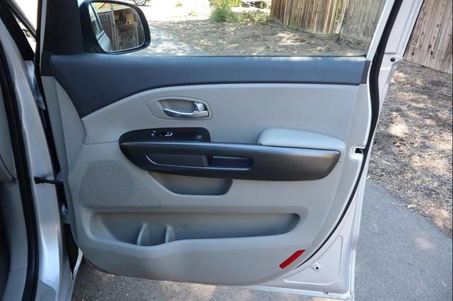 Photo of 2015 Bright Silver Kia Sedona