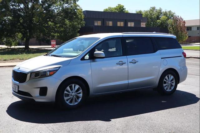 Photo of 2015 Bright Silver Kia Sedona