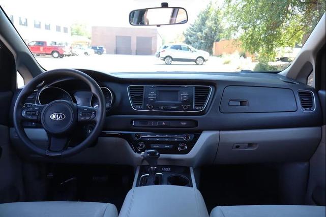 Photo of 2015 Bright Silver Kia Sedona