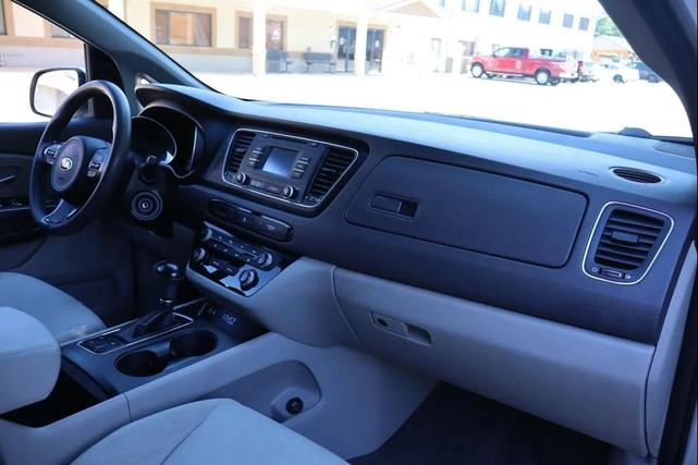 Photo of 2015 Bright Silver Kia Sedona