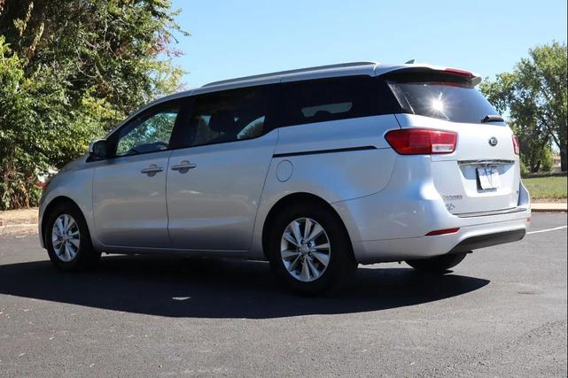 Photo of 2015 Bright Silver Kia Sedona