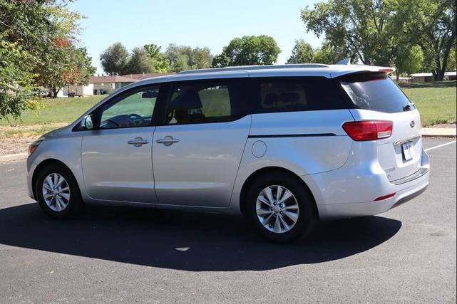 Photo of 2015 Bright Silver Kia Sedona