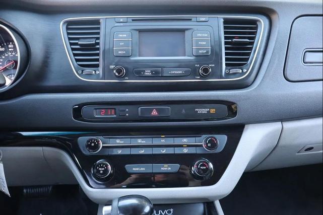 Photo of 2015 Bright Silver Kia Sedona