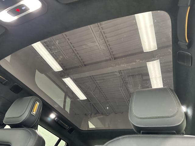 Photo of 2023 Midnight Rivian R1S