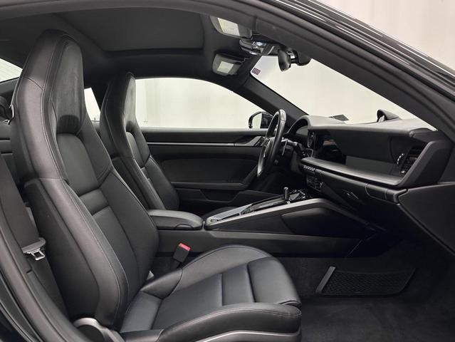 Photo of 2021 Black Porsche 911