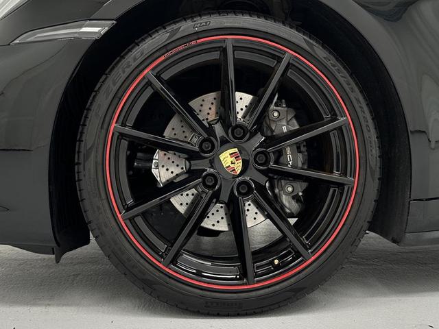 Photo of 2021 Black Porsche 911