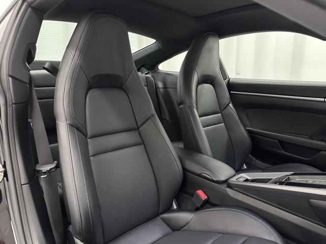 Photo of 2021 Black Porsche 911