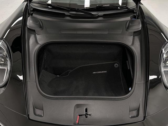 Photo of 2021 Black Porsche 911