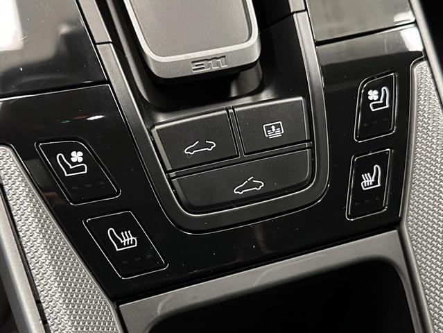 Photo of 2021 Black Porsche 911