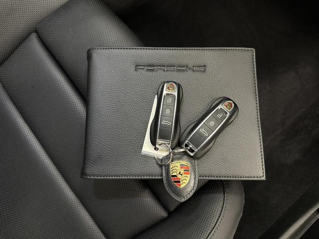 Photo of 2021 Black Porsche 911