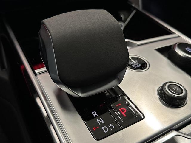 Photo of 2023 Santorini Black Metallic Land Rover Range Rover