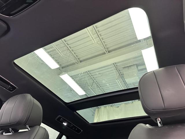 Photo of 2023 Santorini Black Metallic Land Rover Range Rover