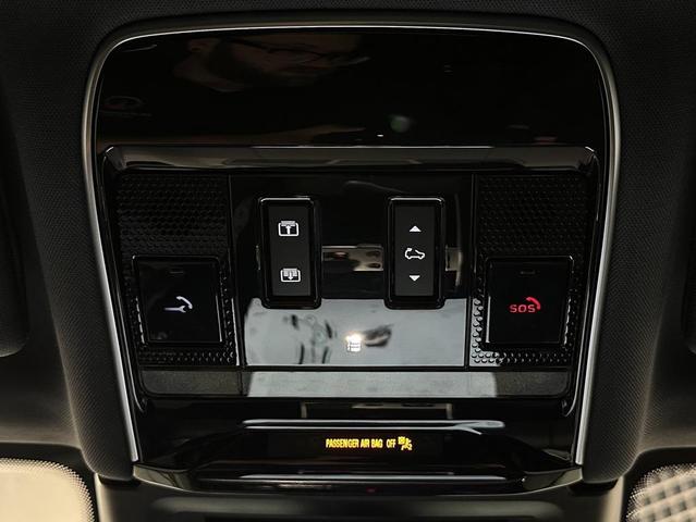 Photo of 2023 Santorini Black Metallic Land Rover Range Rover
