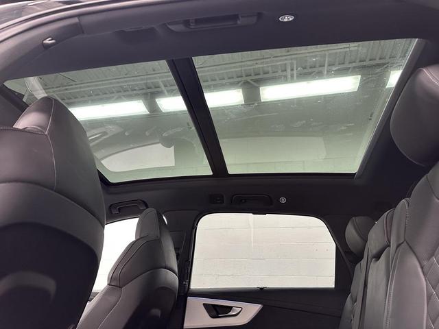 Photo of 2024 Black Metallic Audi Q7