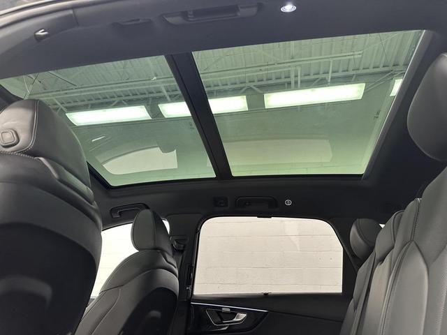 Photo of 2025 Mythos Black Metallic Audi Q7