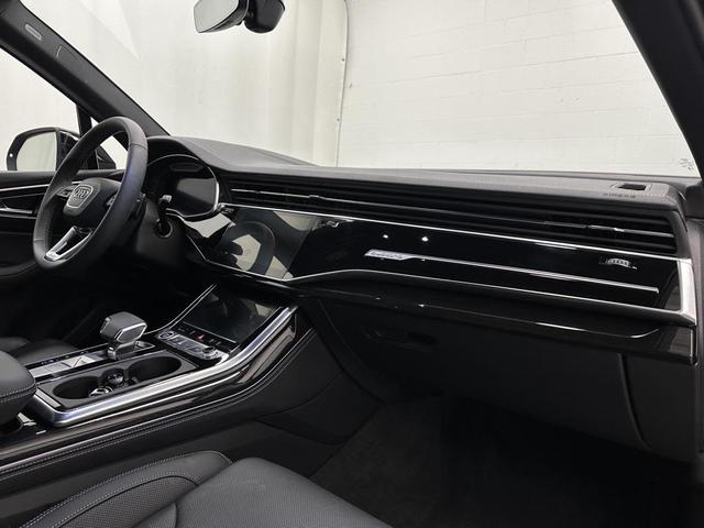 Photo of 2025 Mythos Black Metallic Audi Q7