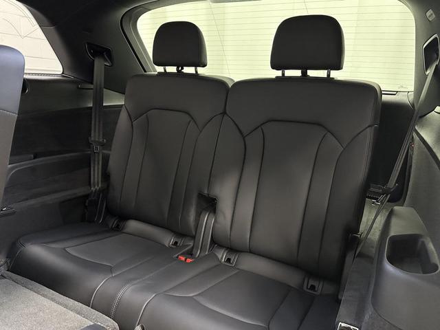 Photo of 2025 Mythos Black Metallic Audi Q7