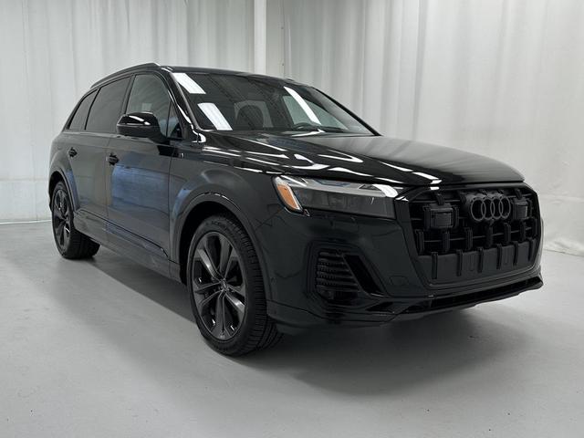 Photo of 2025 Mythos Black Metallic Audi Q7