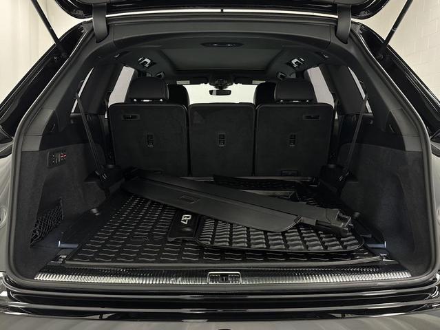 Photo of 2025 Mythos Black Metallic Audi Q7