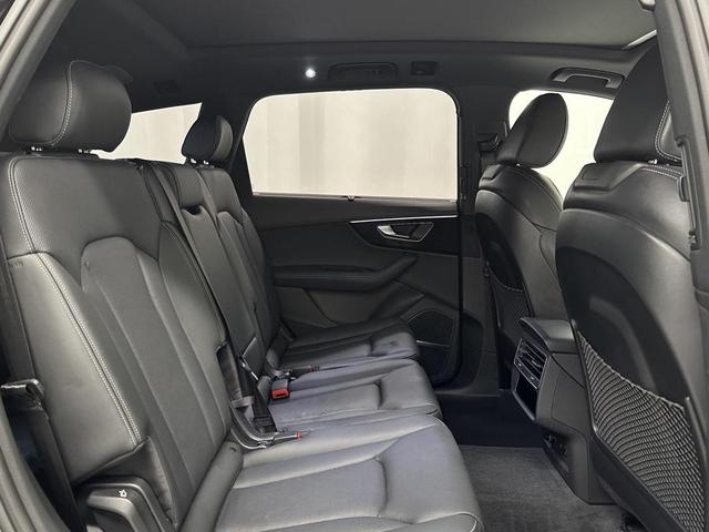 Photo of 2025 Mythos Black Metallic Audi Q7
