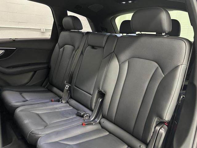 Photo of 2025 Mythos Black Metallic Audi Q7