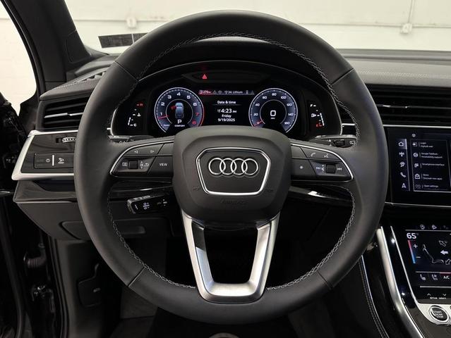 Photo of 2025 Mythos Black Metallic Audi Q7