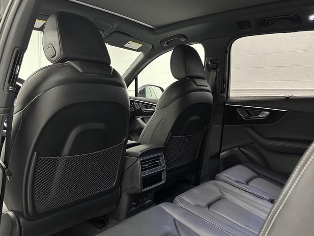 Photo of 2025 Mythos Black Metallic Audi Q7