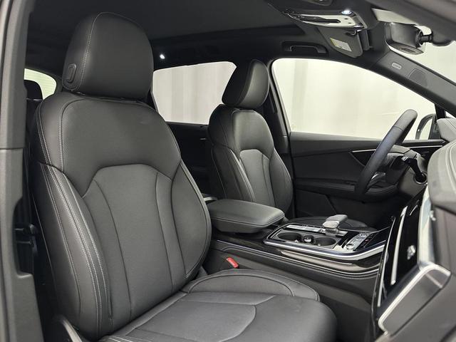 Photo of 2025 Mythos Black Metallic Audi Q7