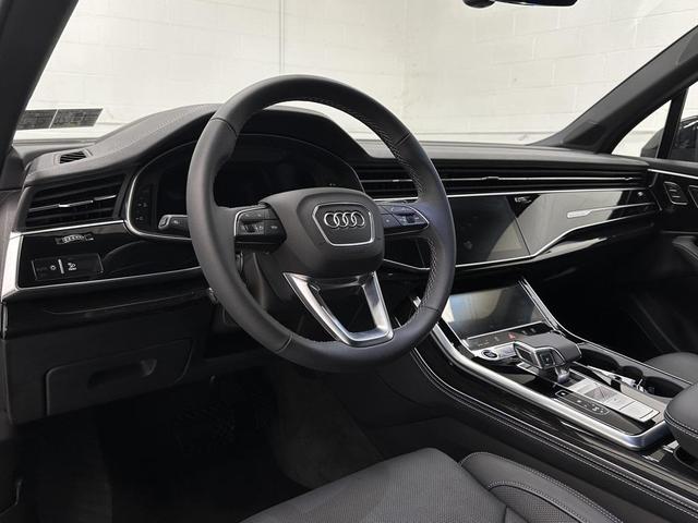 Photo of 2025 Mythos Black Metallic Audi Q7