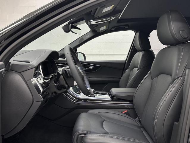 Photo of 2025 Mythos Black Metallic Audi Q7