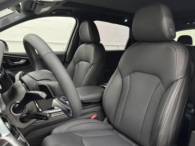 Photo of 2025 Mythos Black Metallic Audi Q7