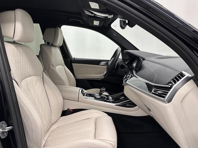 Photo of 2022 Carbon Black Metallic BMW X7