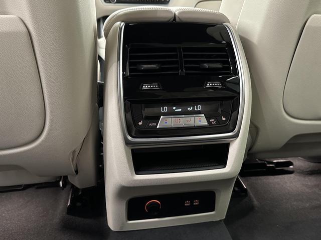 Photo of 2022 Carbon Black Metallic BMW X7