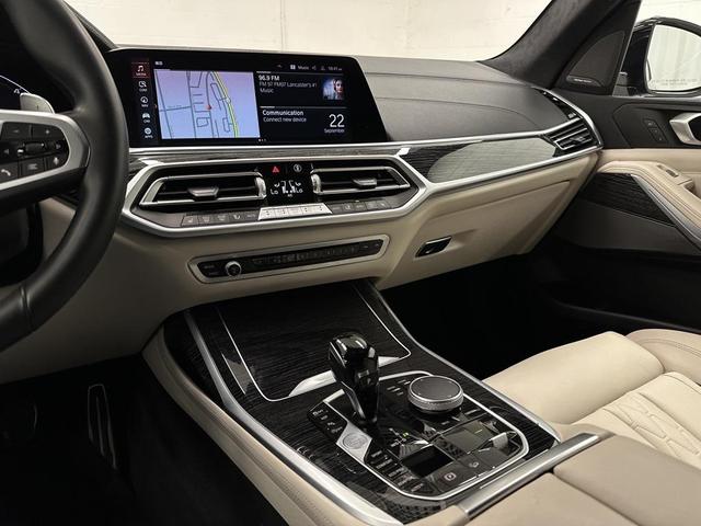 Photo of 2022 Carbon Black Metallic BMW X7